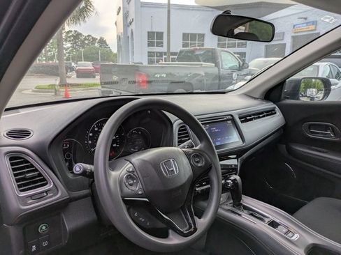Used 2018 Honda HR-V EX image 10
