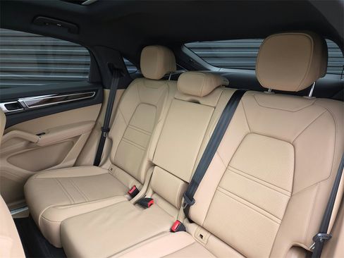 Used 2021 Porsche Cayenne Coupe image 16