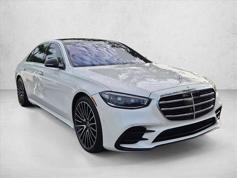Used 2022 Mercedes-Benz S 500 4MATIC image 3