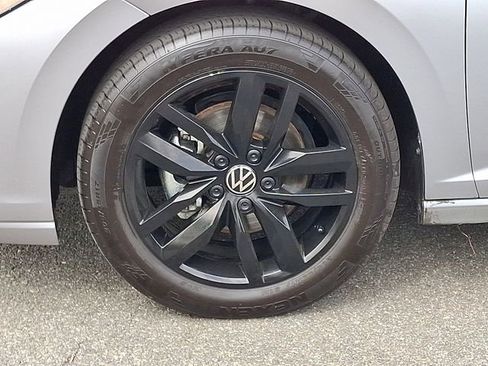 Used 2025 Volkswagen Jetta SE FWD image 8