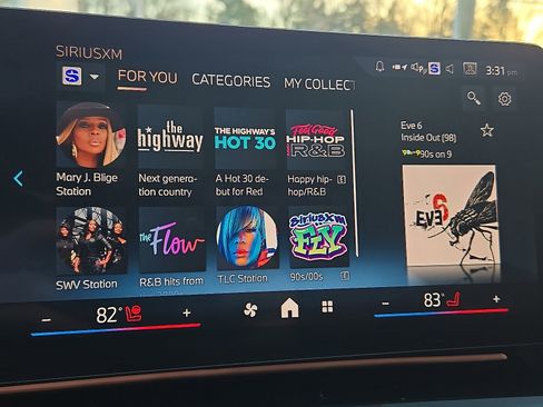 Certified 2025 BMW X2 xDrive28i w/ Premium Package image 18