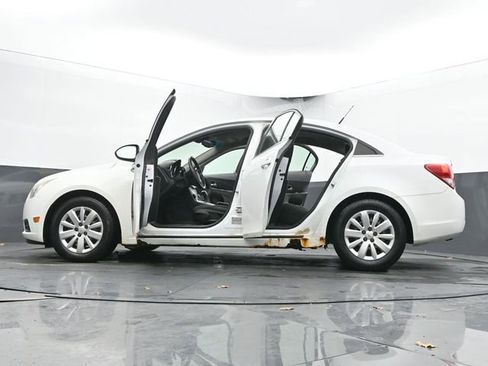 Used 2011 Chevrolet Cruze LT image 65