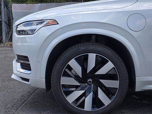 Certified 2025 Volvo XC90 T8 Plus image 12