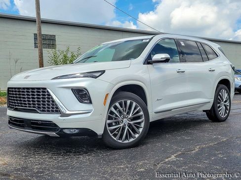 Used 2025 Buick Enclave Avenir w/ Super Cruise Package image 2