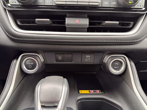 Used 2024 Toyota Grand Highlander AWD Hybrid image 21