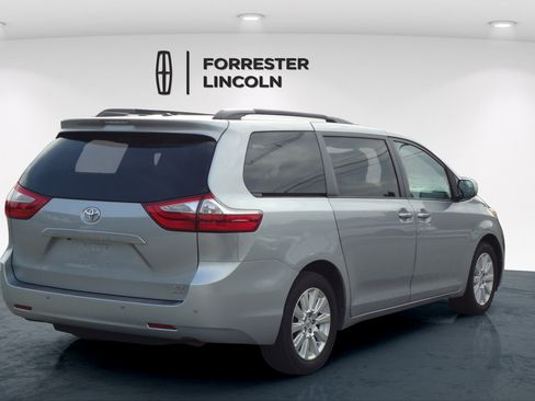 Used 2015 Toyota Sienna XLE Premium AWD/4WD image 3