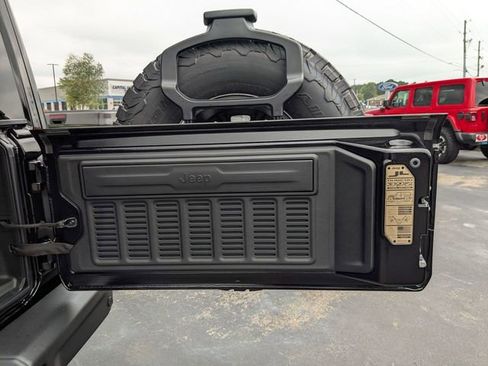 New 2025 Jeep Wrangler Unlimited Rubicon 392 image 31