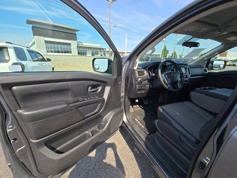 Used 2019 Nissan Titan S image 21