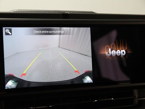 Used 2025 Jeep Gladiator Mojave w/ Convenience Group image 13