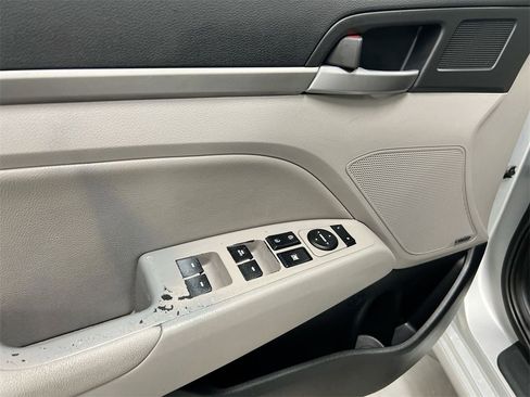 Used 2017 Hyundai Elantra Limited w/ Limited Tech Package 04 image 22