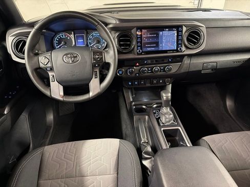 Used 2020 Toyota Tacoma TRD Sport w/ TRD Premium Sport Package AWD/4WD image 8