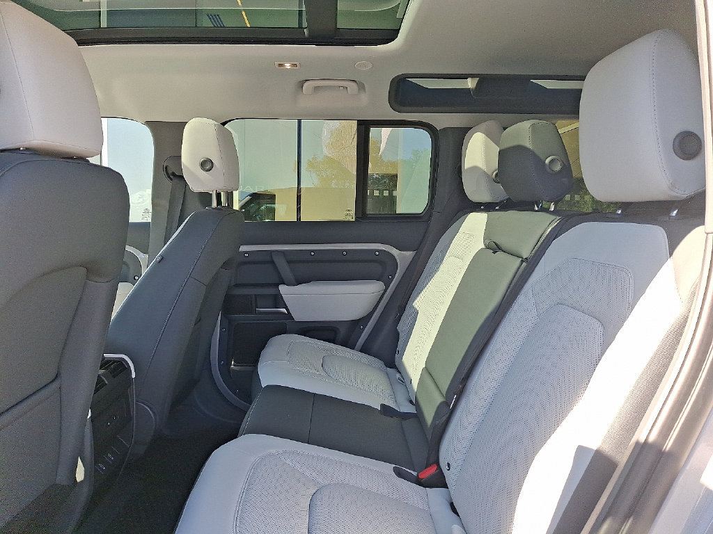 New 2026 Land Rover Defender 110 S AWD/4WD image 5