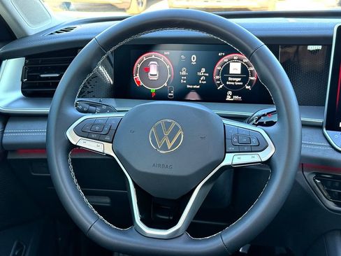 New 2026 Volkswagen Tiguan SE FWD image 21