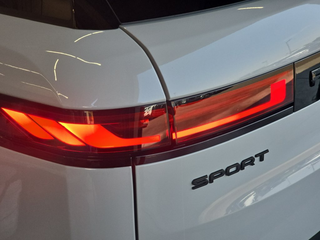 New 2026 Land Rover Range Rover Sport SE AWD/4WD image 23