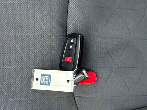 Used 2022 Toyota RAV4 XLE image 29