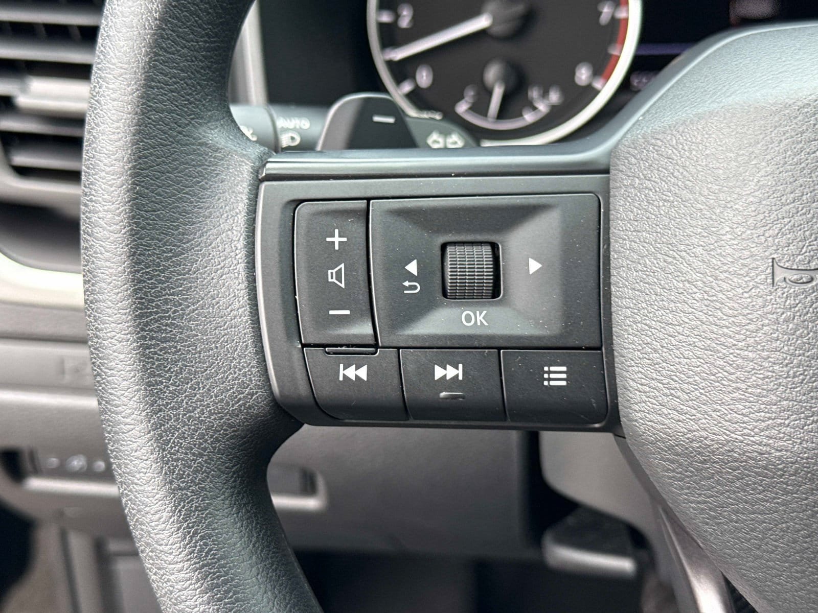 Used 2026 Nissan Rogue S FWD image 30