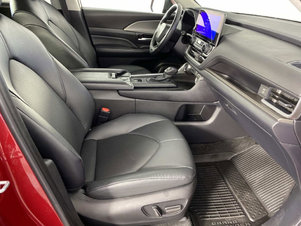 Used 2025 Toyota Grand Highlander FWD image 10