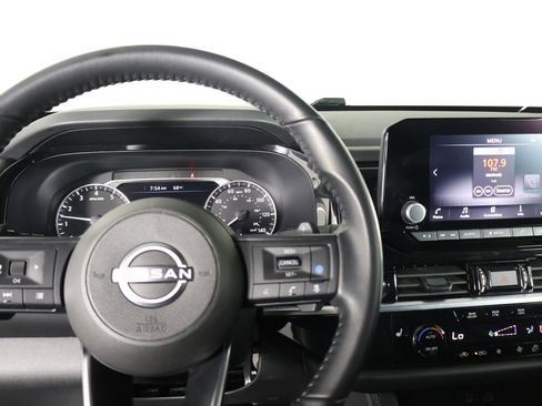 Used 2025 Nissan Pathfinder SV image 16