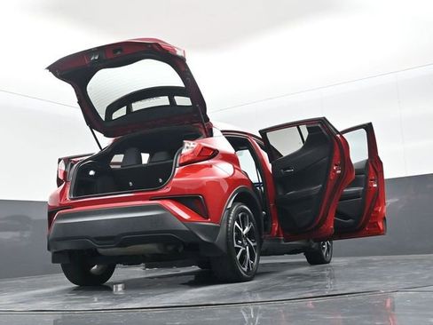 Used 2022 Toyota C-HR XLE image 29