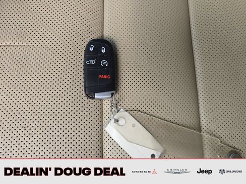 Used 2019 Jeep Grand Cherokee Overland AWD/4WD image 30
