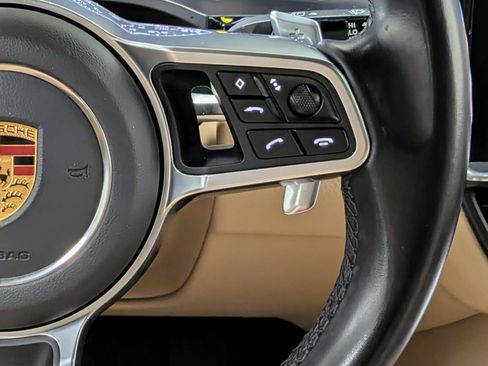 Used 2022 Porsche Cayenne image 34