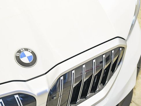 Used 2025 BMW 530i w/ Premium Package image 8