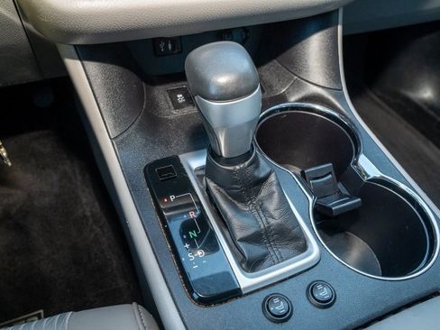 Used 2015 Toyota Highlander LE image 12