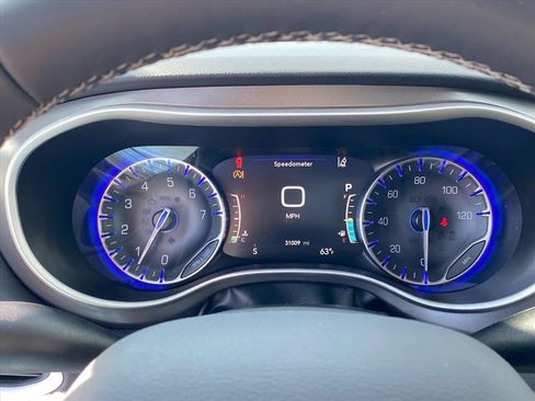 Used 2024 Chrysler Pacifica Touring-L FWD image 18