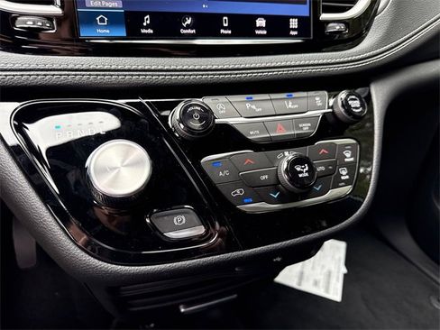 New 2026 Chrysler Pacifica Select image 22