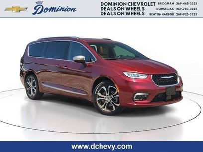 Used 2023 Chrysler Pacifica Pinnacle w/ Trailer Tow Group