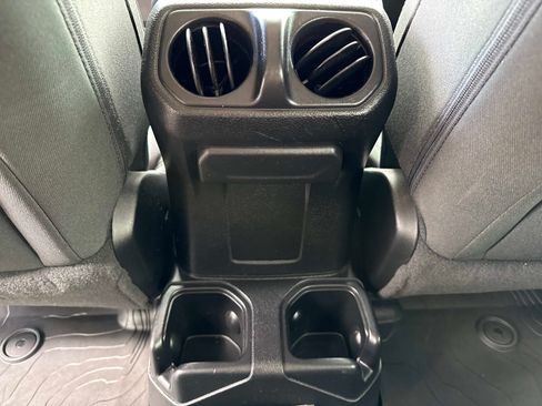Used 2018 Jeep Wrangler Unlimited Sport AWD/4WD image 15