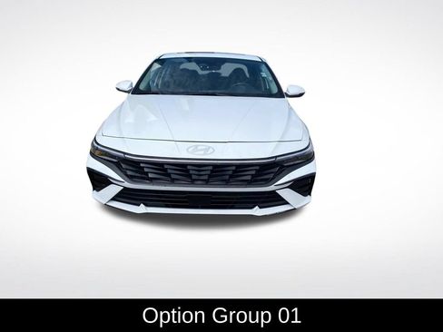 Used 2025 Hyundai Elantra Limited FWD image 2