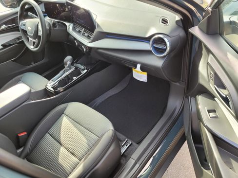 New 2026 Chevrolet Trax LT w/ LT Convenience Package FWD image 6