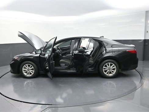 Used 2025 Toyota Camry LE image 38