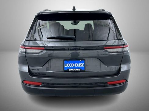 Certified 2023 Jeep Grand Cherokee Altitude image 6