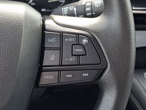 Used 2025 Toyota Sienna LE image 22