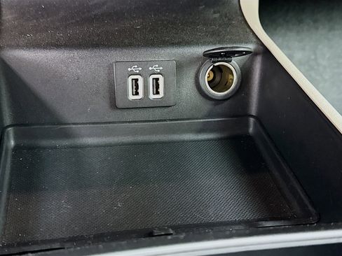 Used 2020 Ford Fusion SE image 9