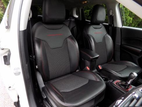 Used 2020 Jeep Compass Trailhawk image 16