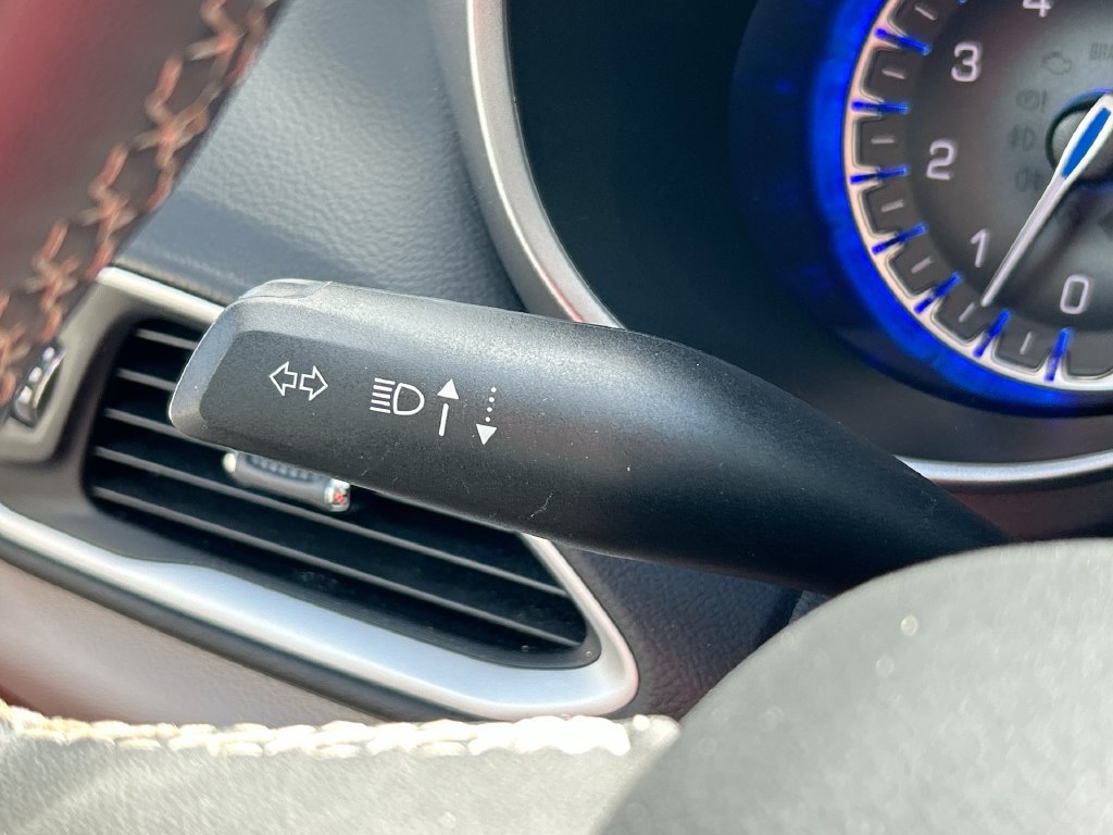 Used 2024 Chrysler Pacifica Touring-L FWD image 35