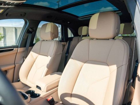 New 2026 Porsche Macan AWD/4WD image 5