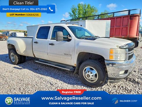 Used 2011 Chevrolet Silverado 3500 LT w/ Interior Plus Package AWD/4WD image 5