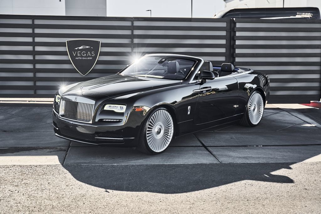 Used 2019 Rolls-Royce Dawn RWD image 11