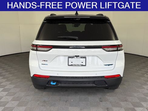 Used 2023 Jeep Grand Cherokee Trailhawk w/ Luxury Tech Group III AWD/4WD image 6