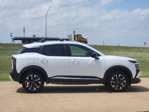 New 2026 Nissan Kicks SV AWD/4WD image 7