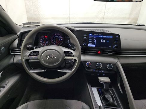 Used 2021 Hyundai Elantra SE FWD image 22