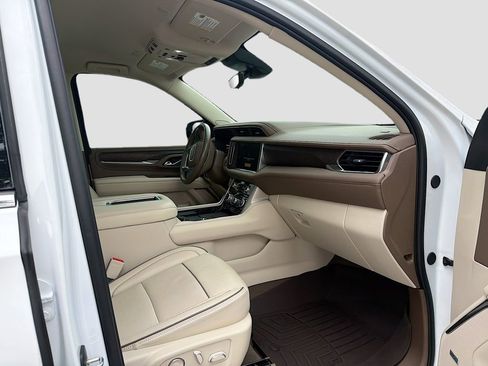 Used 2024 GMC Yukon XL Denali w/ Advanced Technology Package RWD image 14