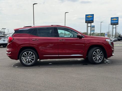 Used 2024 GMC Terrain Denali w/ Denali Premium Package image 6