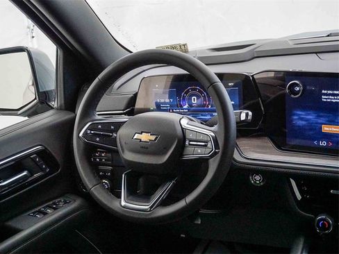 New 2026 Chevrolet Suburban LS image 16