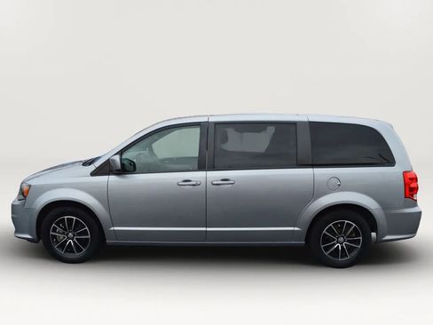 Used 2019 Dodge Grand Caravan SE FWD image 5