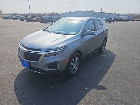 Used 2023 Chevrolet Equinox LT image 3